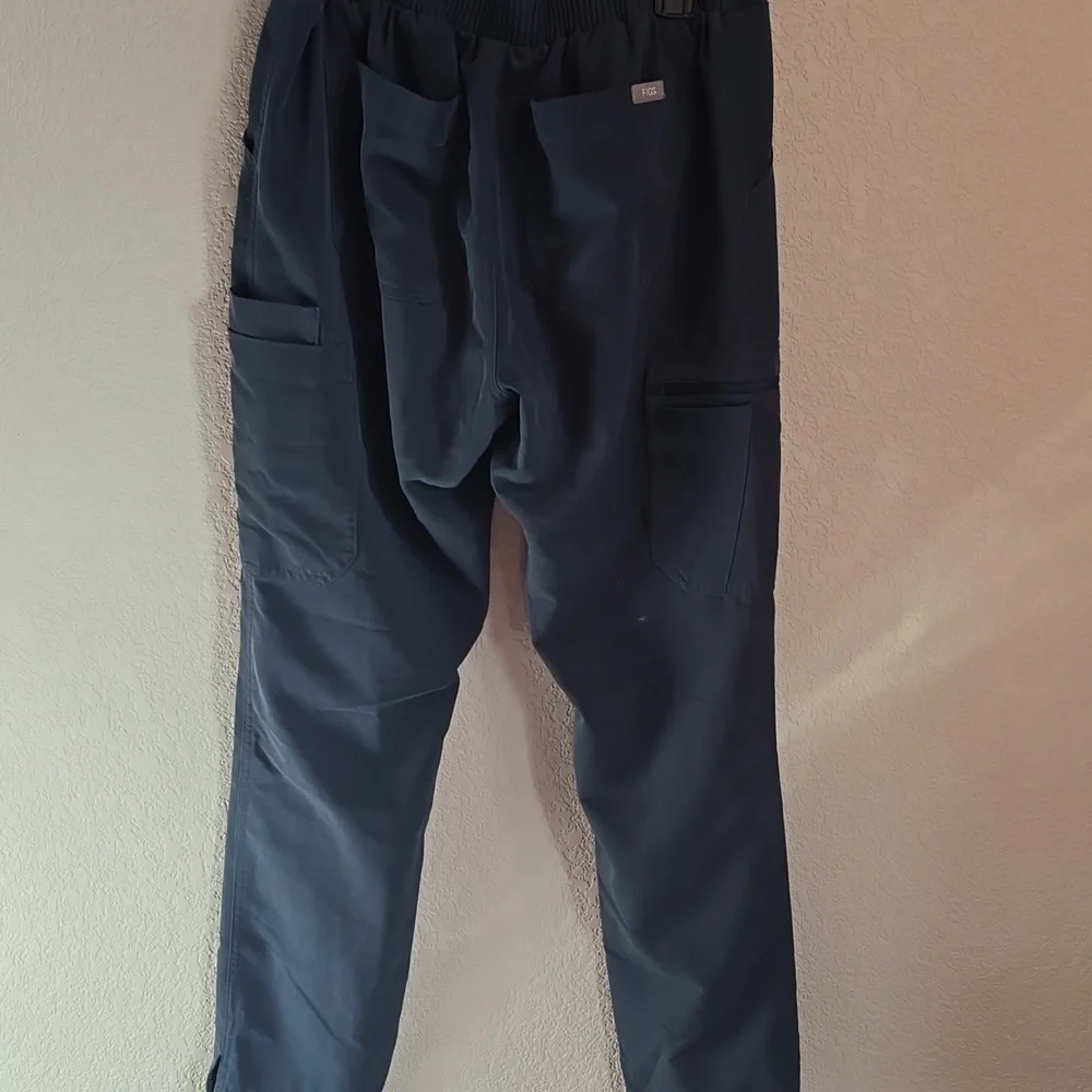 FIGS Technical Collection Tansen Jogger Scrub Pants in Graphite - Men's Small